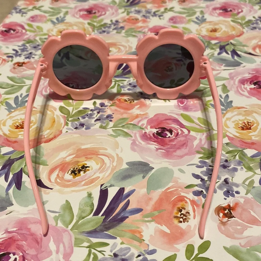 Girls light pink flower shaped LiL miss sunglasses
